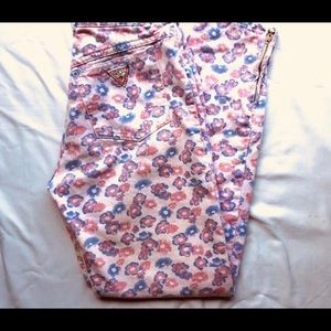 ISO: IN SEARCH OF THESE FLORAL GUESS JEANS!!!